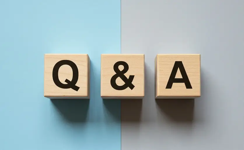 フロアーに置かれたQ&Aのブロック