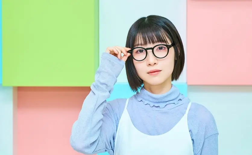 考える20代の女性
