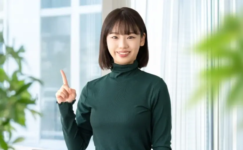 注意を促す女性