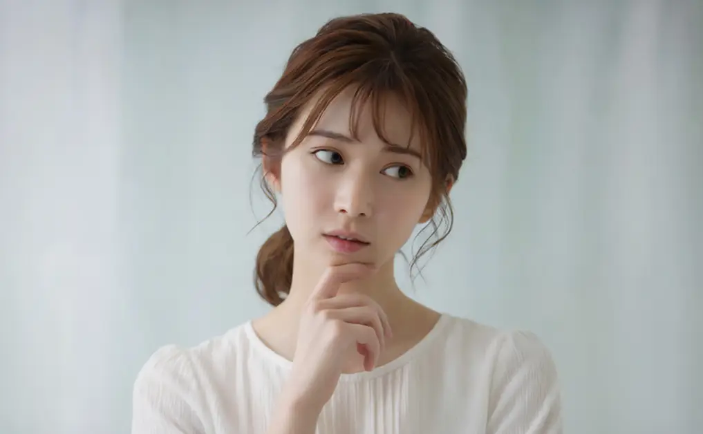 懸念し悩む女性
