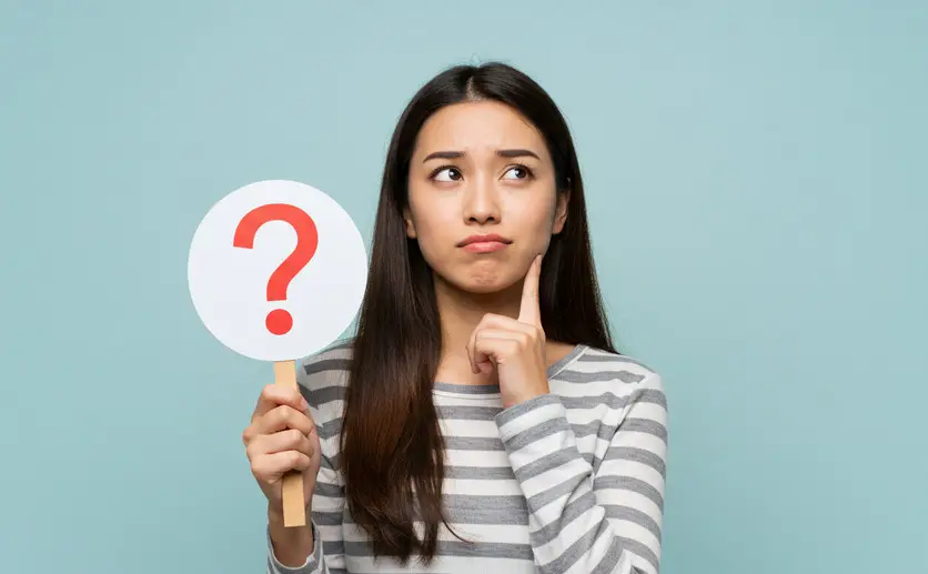疑問を持つ女性